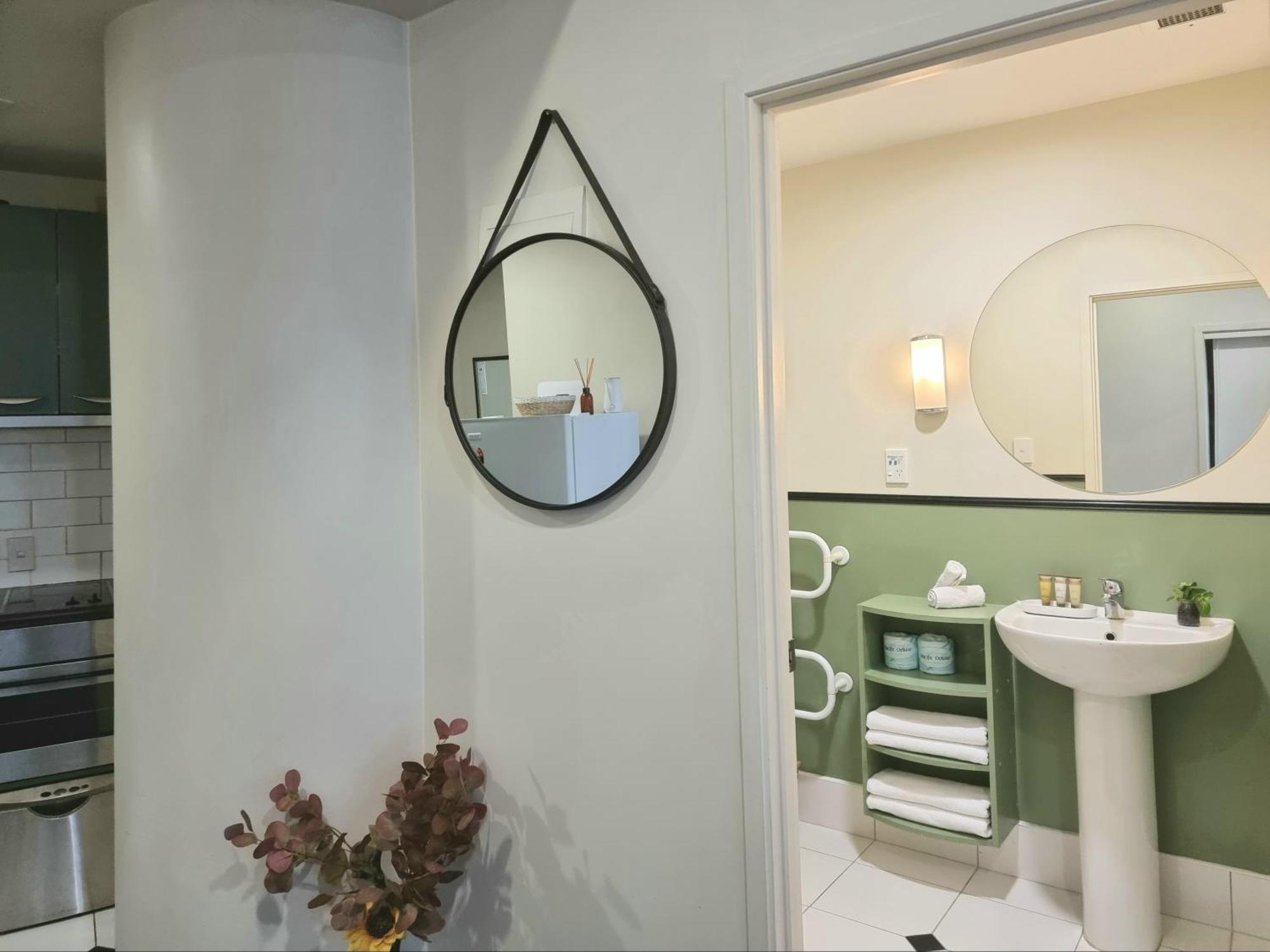 אוקלנד Urban Deco Apartment On Queen Street חדר תמונה