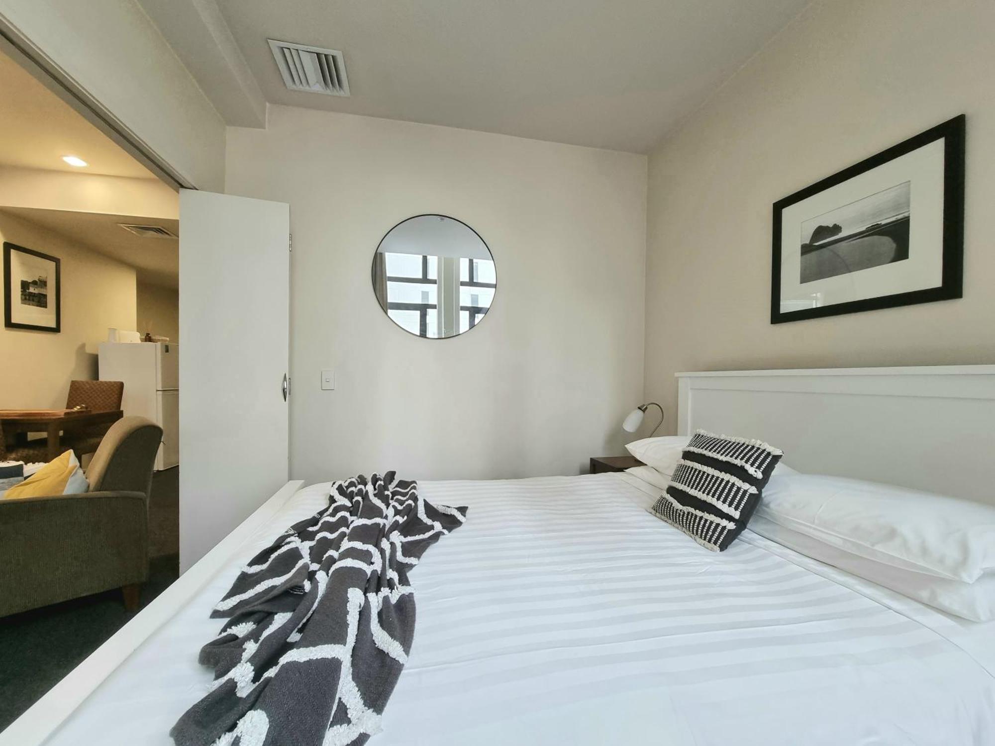 אוקלנד Urban Deco Apartment On Queen Street חדר תמונה